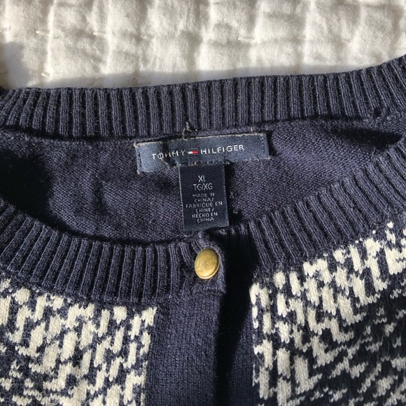 TH sweater - Picture 3 of 6